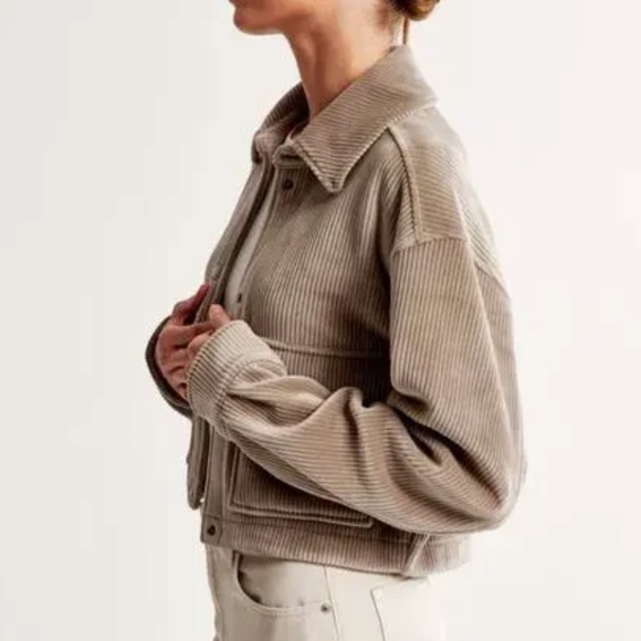 NWOT Abercrombie & Fitch Cropped Corduroy Velour Shirt Jacket Tan (Size S) - Picture 3 of 9
